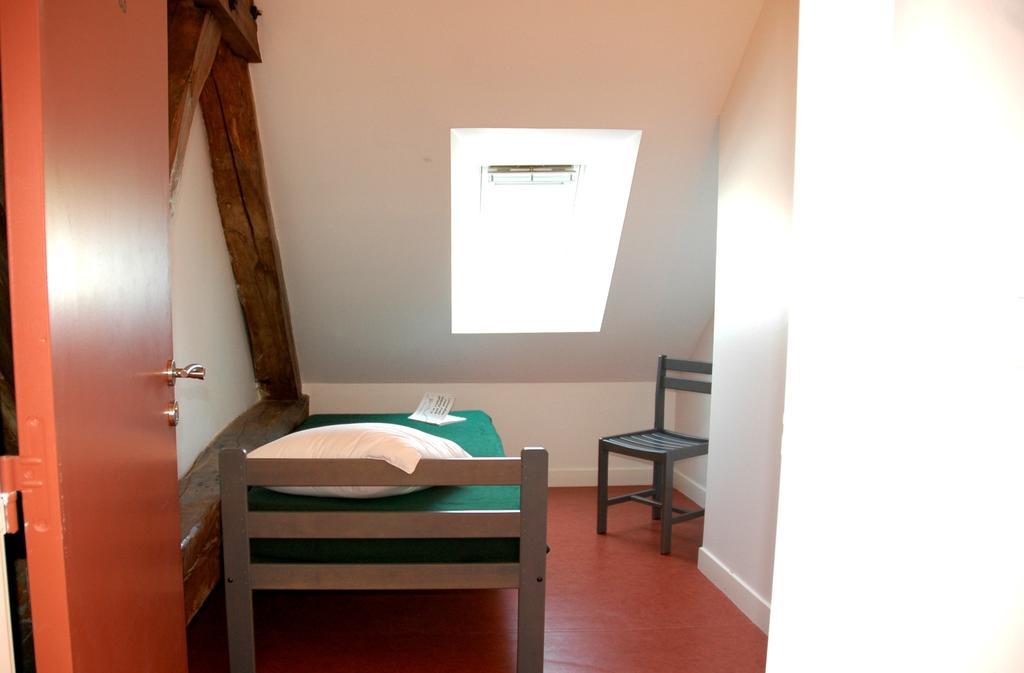 Hostel La Maison Des Randonneurs Auxerre Zimmer foto