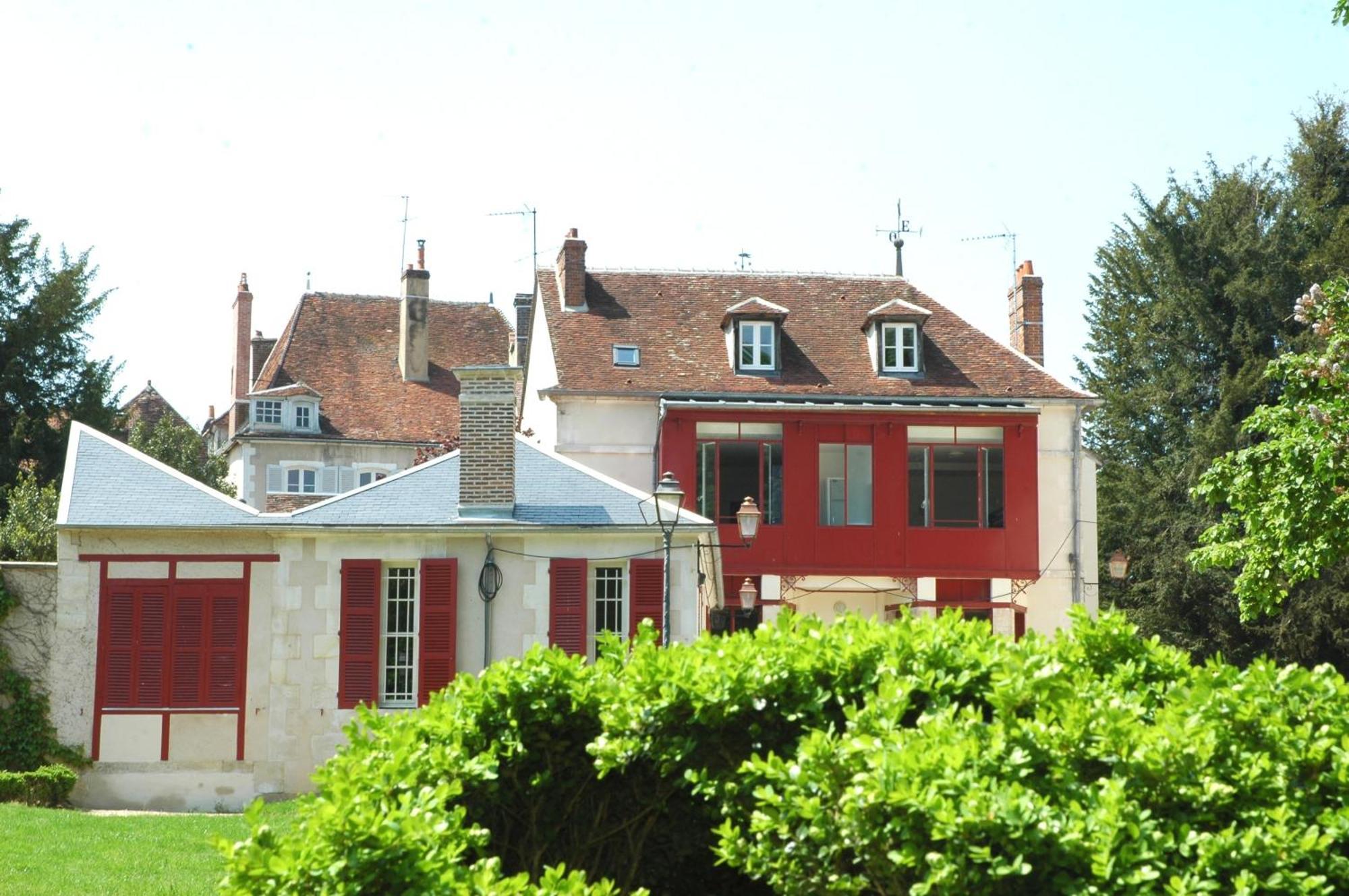 Hostel La Maison Des Randonneurs Auxerre Exterior foto