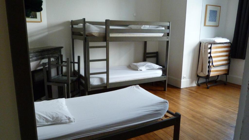 Hostel La Maison Des Randonneurs Auxerre Zimmer foto